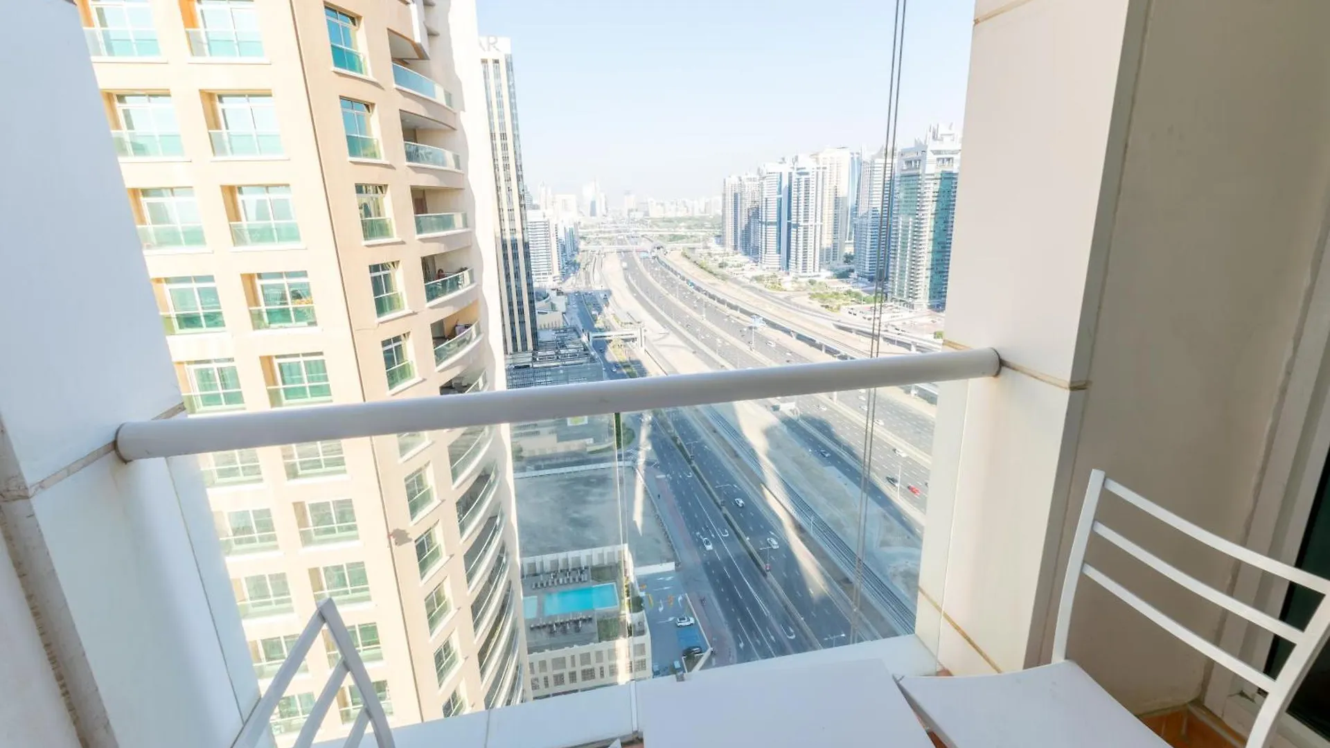 La Rivera Rooms For Ladies Dubai 0*,