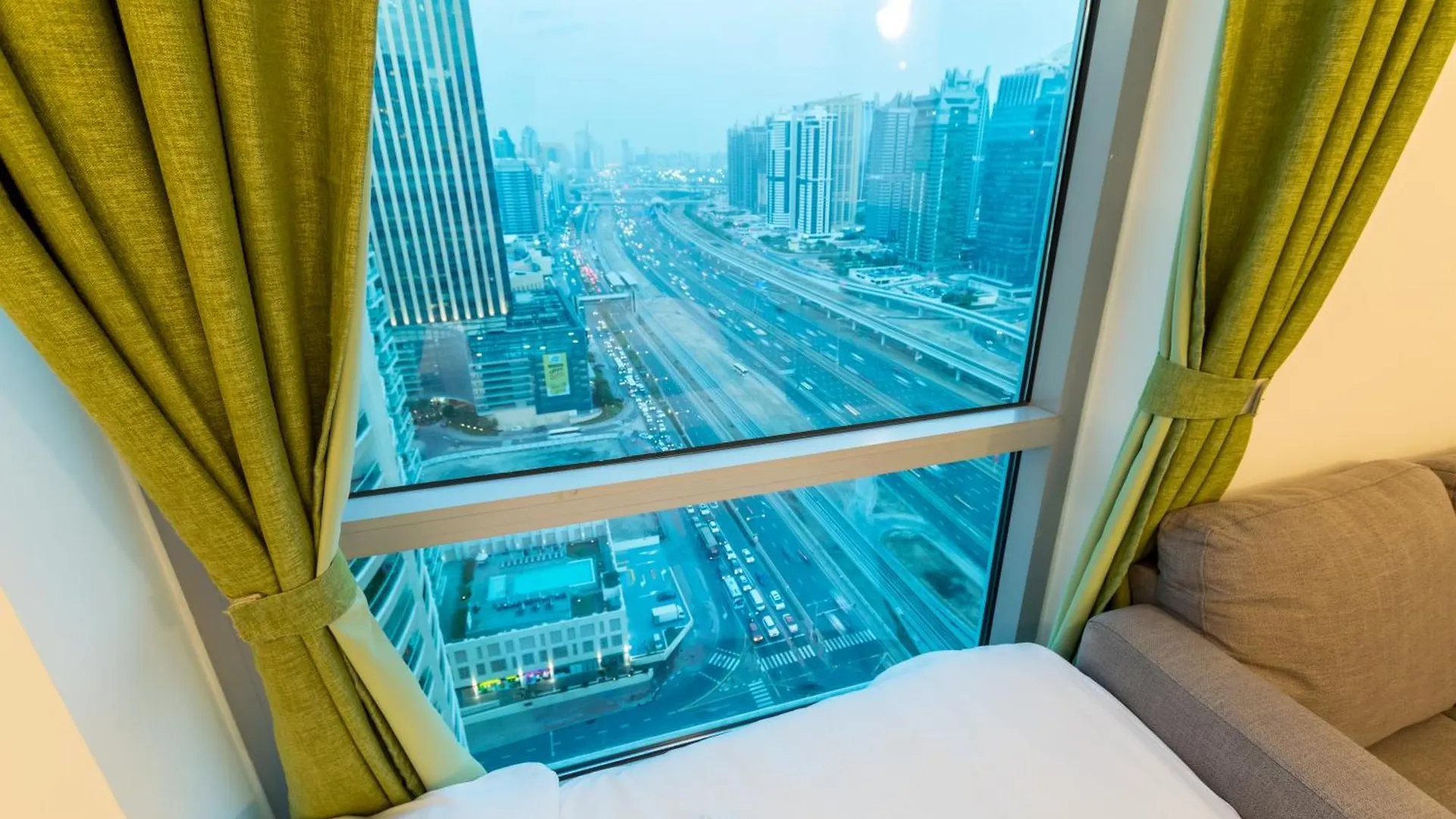 La Rivera Rooms For Ladies Dubai Apartment