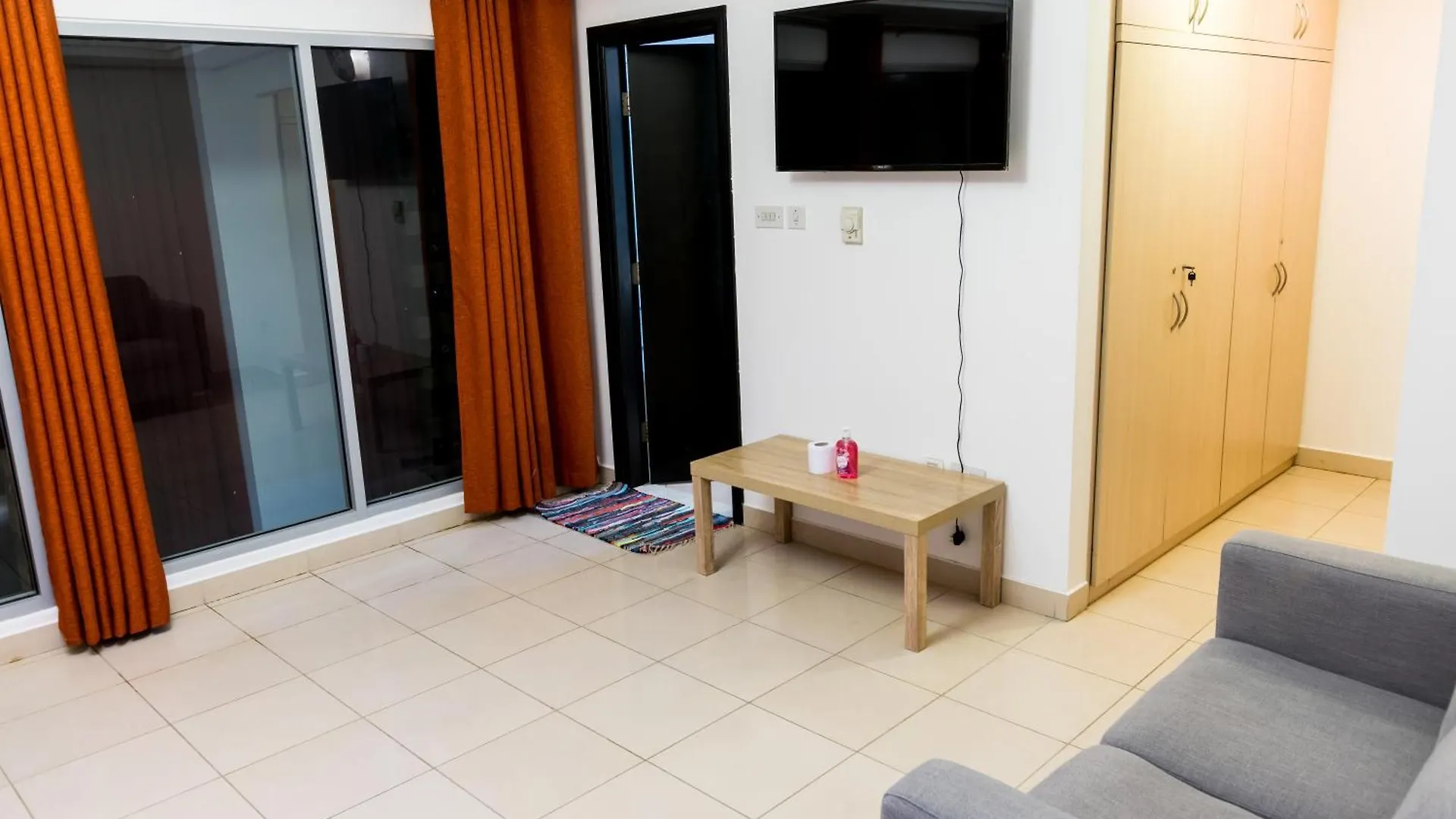La Rivera Rooms For Ladies Dubai Apartment