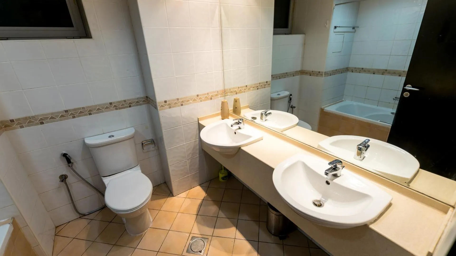 Apartmán La Rivera Rooms For Ladies Dubaj